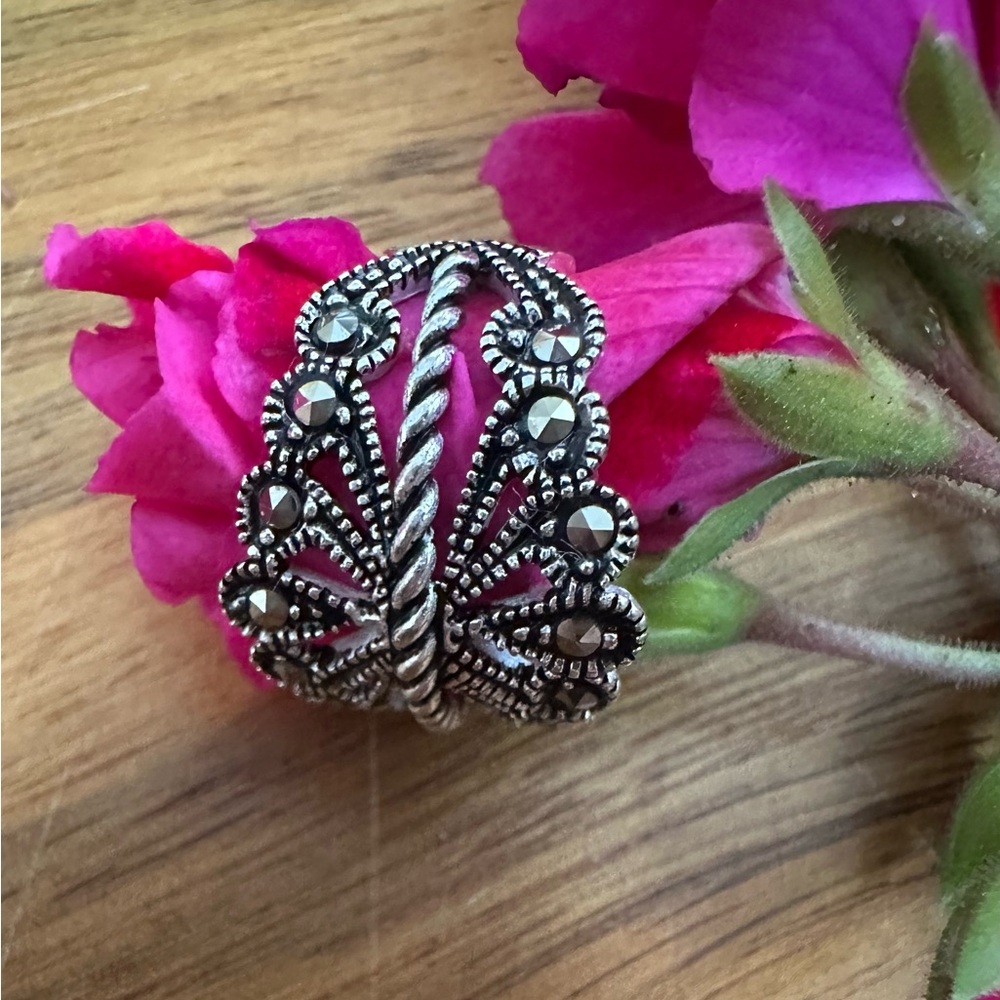 Intricate sterling  Silver 925   Ring size 5  1/2
